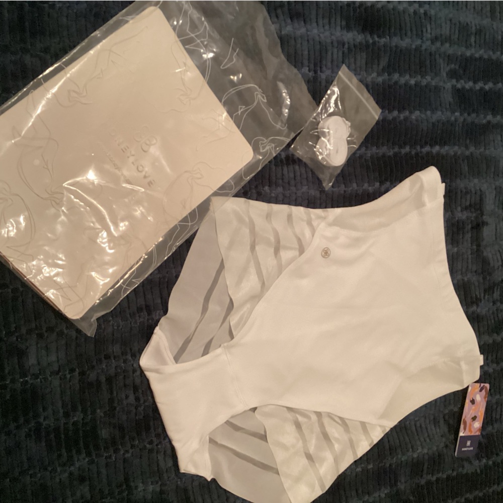 MEDIUM HONEYLOVE QUEEN BRIEF SHAPEWEAR ( WHITE) - BRAND NEW-NEVER BEEN WORN